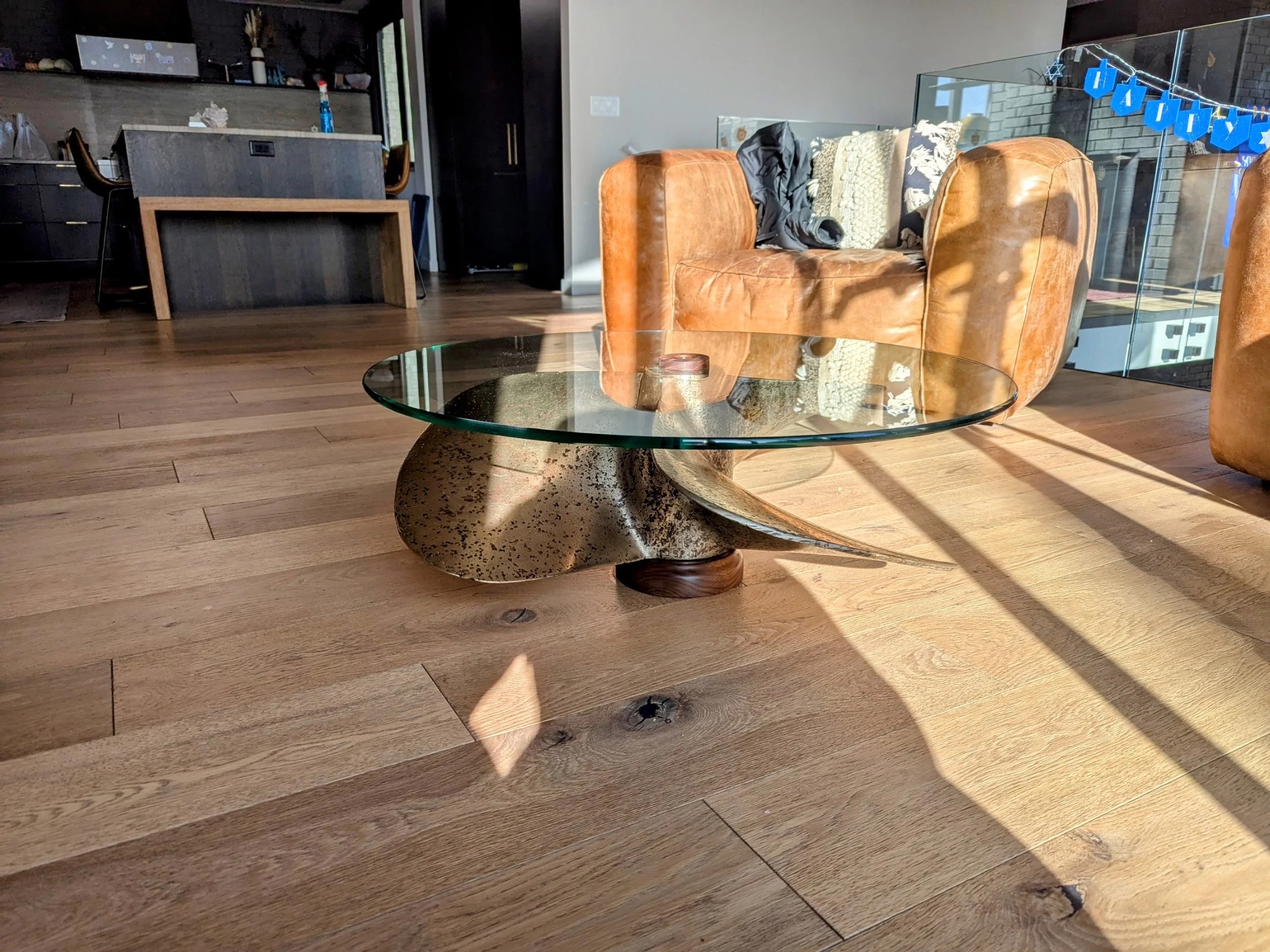 La Propela in the living room, wider angle showing the space and natural light