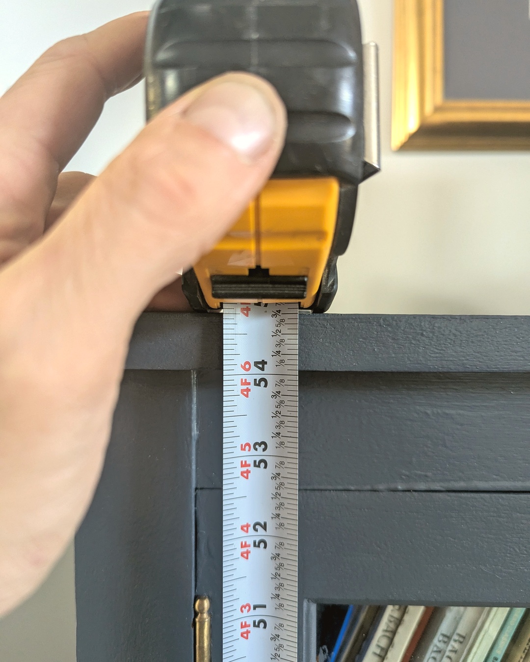 Measuring the cabinet height